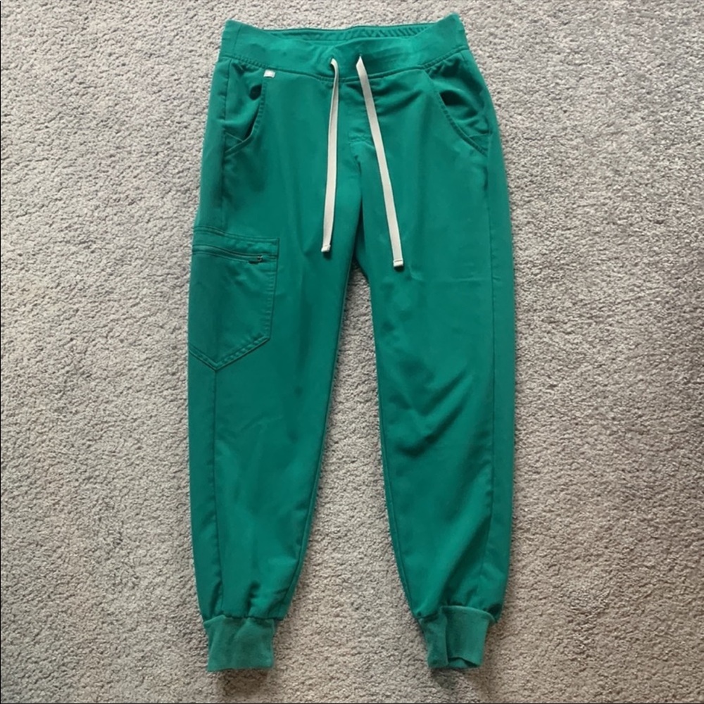 FIGS Zamora joggers in Hunter Green